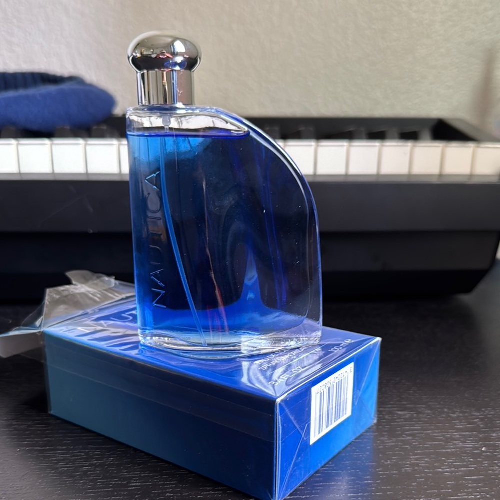 Nautica Blue Accents Perfume Bottle